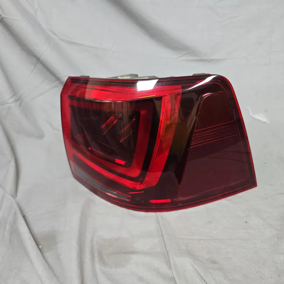 SEAT REAR LIGHT 