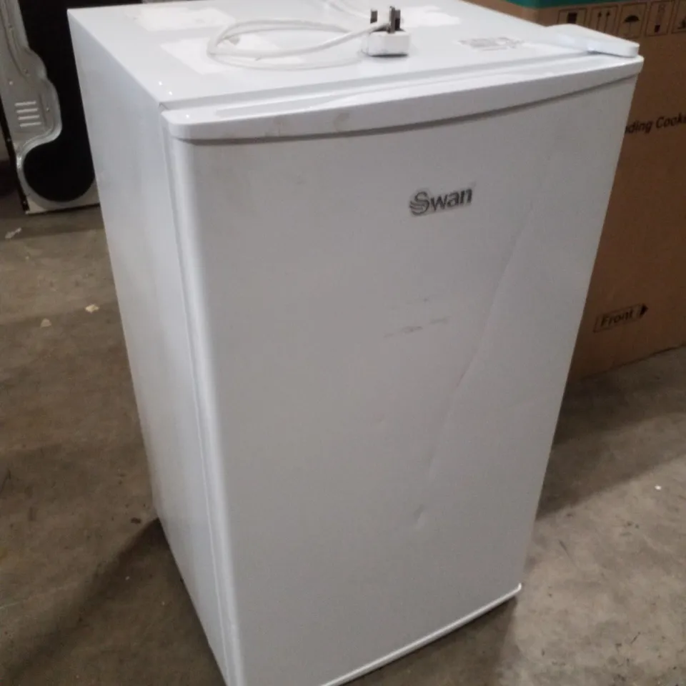 SWAN SR750110W UNDER-COUNTER FRIDGE – 80L, WHITE, 47.5CM WIDE