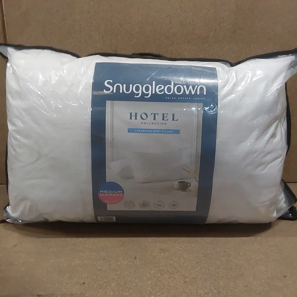 BAGGED PAIR OF SNUGGLEDOWN HOTEL COLLECTION LUXURIOUS COSY PILLOW