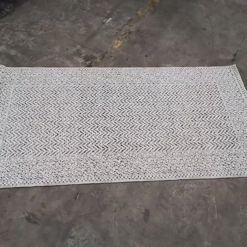QUALITY DESIGNER AREA RUG - APPROXIMATELY 150X75CM