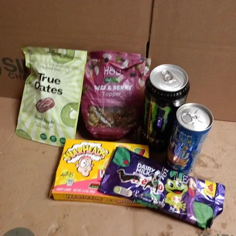 APPROXIMATELY 12 ASSORTED FOOD & DRINK ITEMS TO INCLUDE MONSTER ENERGY, TRUE DATES, WARHEADS, ETC - COLLECTION ONLY