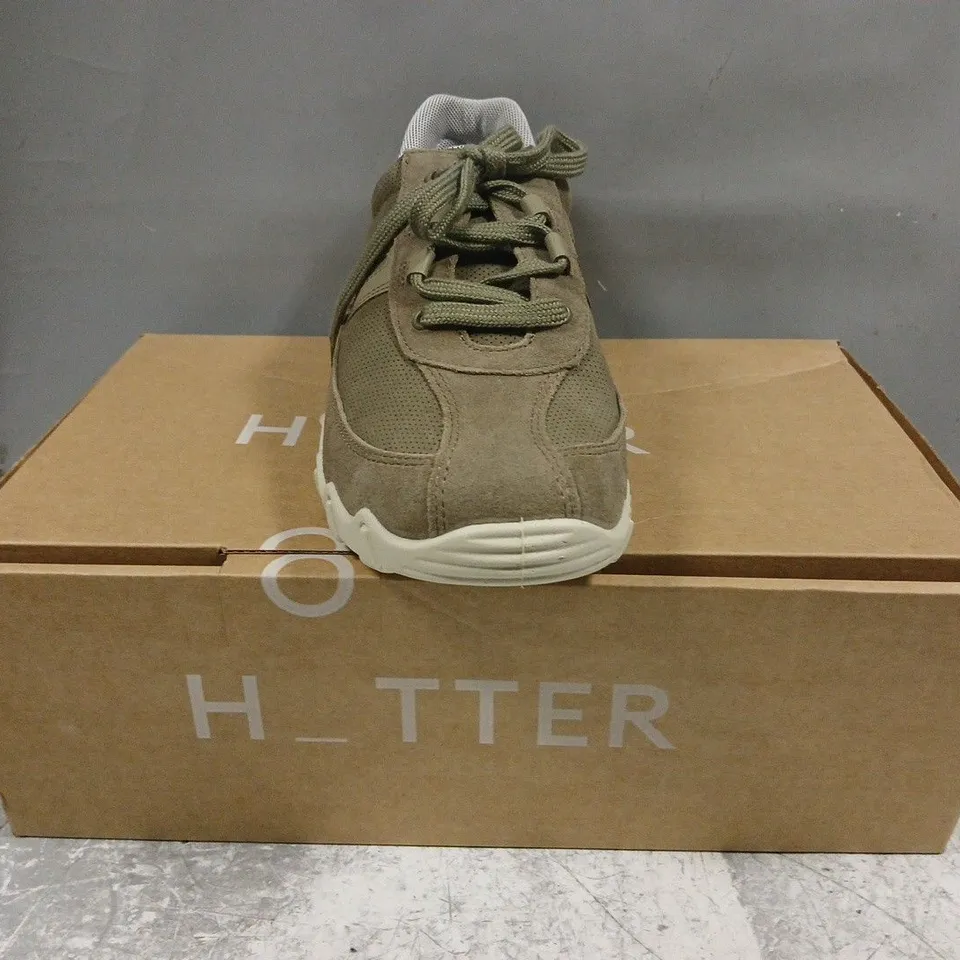 BOXED PAIR OF HOTTER LEANNE II EXTRA WIDE SHOES IN MOSS SIZE UK 7.5
