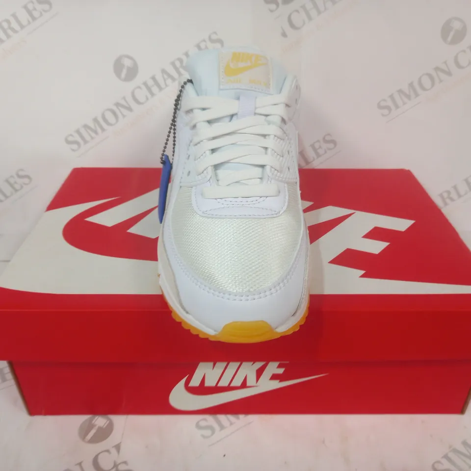 BOXED PAIR OF NIKE AIR MAX 90 SHOES IN WHITE UK SIZE 7
