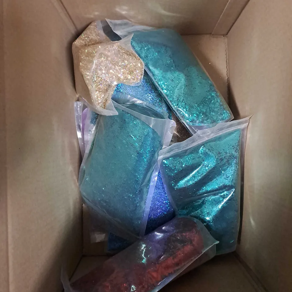 BOX OF APPROXIMATELY 15 SEALED ASSORTED GLITTER POUCHES TO INCLUDE - BLUE - GREEN - GOLD - ETC - COLLECTION ONLY