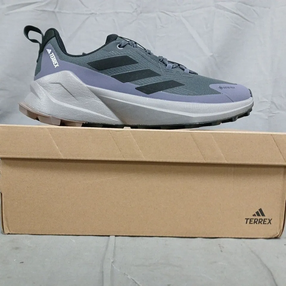 BOXED PAIR OF TERREX TRAILMAKER 2 GTX TRAINERS IN CARBON/PURPLE SIZE UK 7