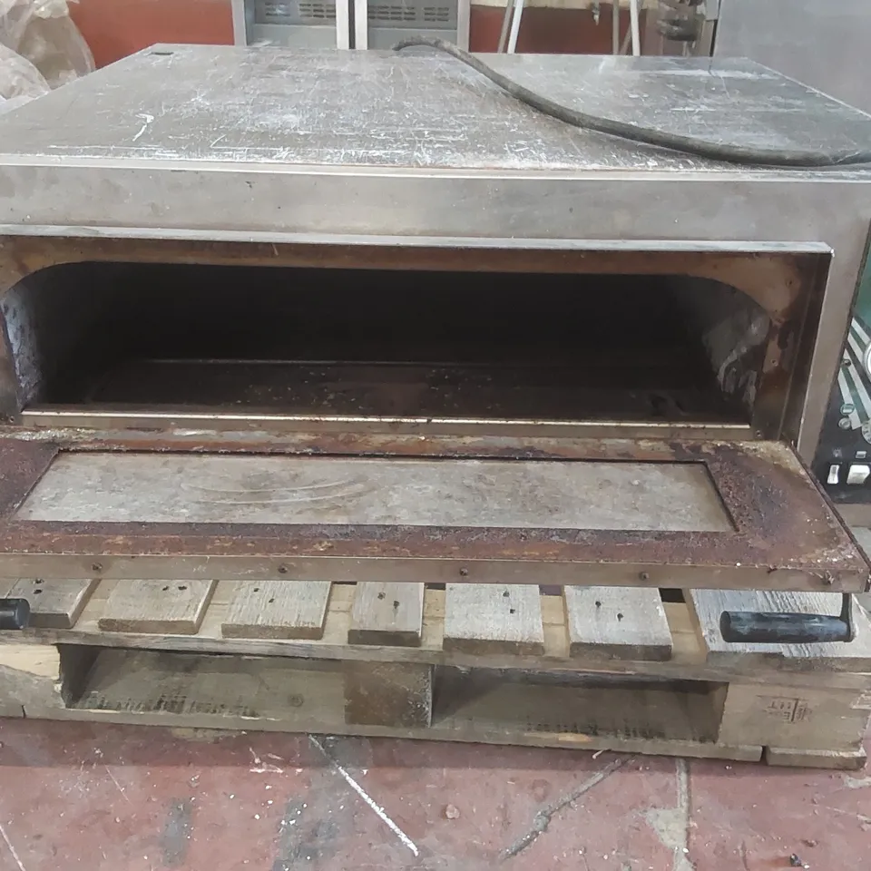 HOSTEK COMMERCIAL PIZZA OVEN