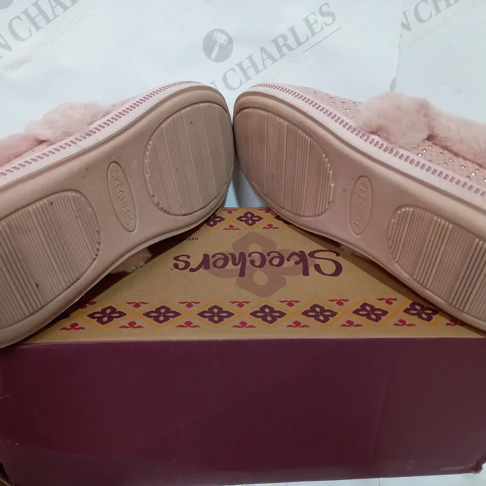 BOXED PAIR OF SKECHERS BLUSH SLIPPERS - SIZE 6