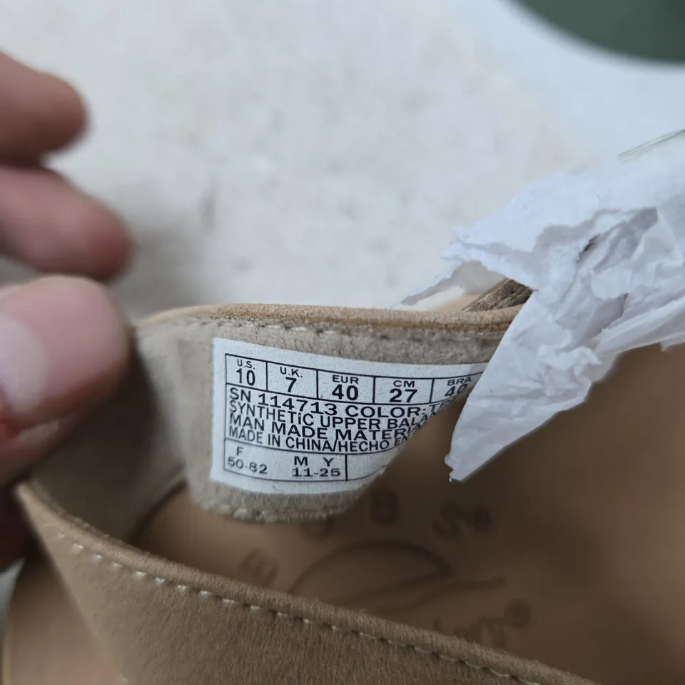 SKECHERS BOBS SANDALS – WOMEN’S BEIGE/TAN, UK 7 (US 10) – BOXED