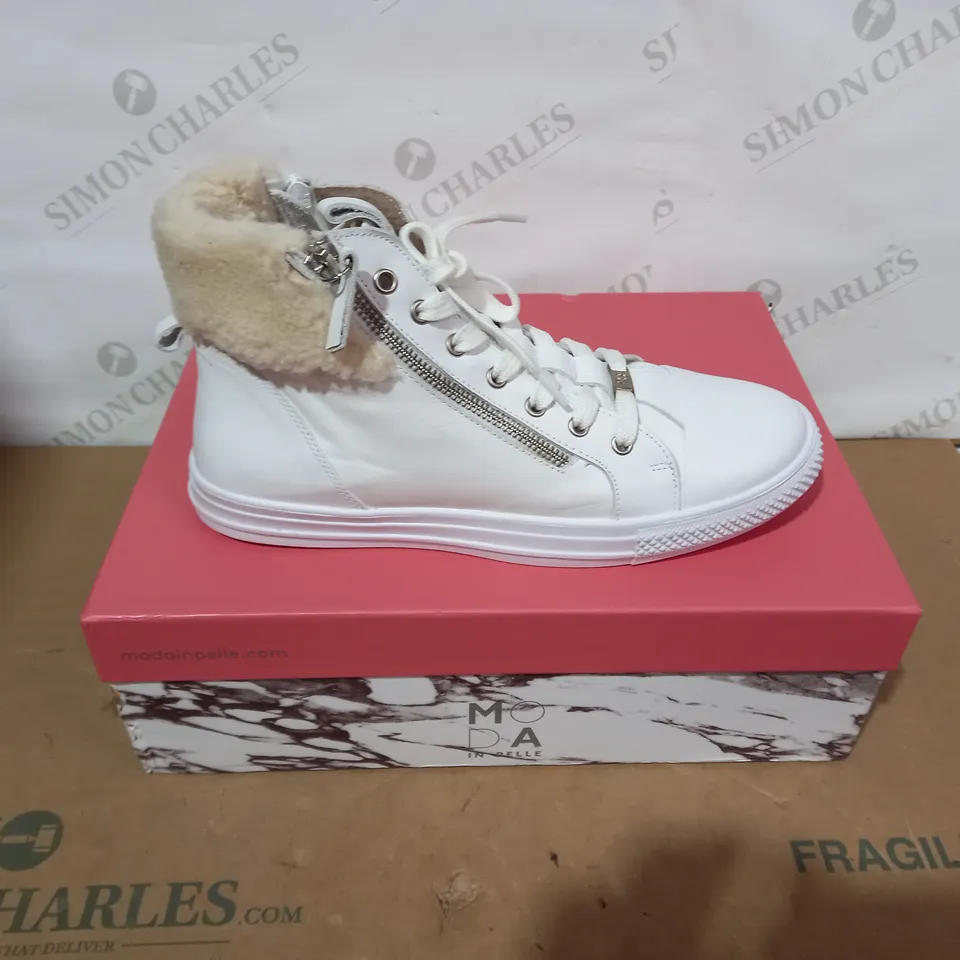 BOXED PAIR OF MODA IN PELLE HIGH TOPS- SIZE 41