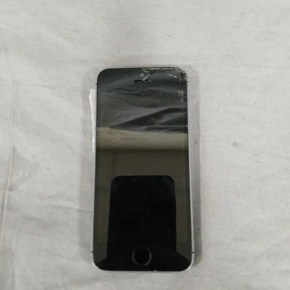 APPLE IPHONE 5S SPACE GREY 16GB – UNLOCKED. PHONE DOES NOT POWER ON
