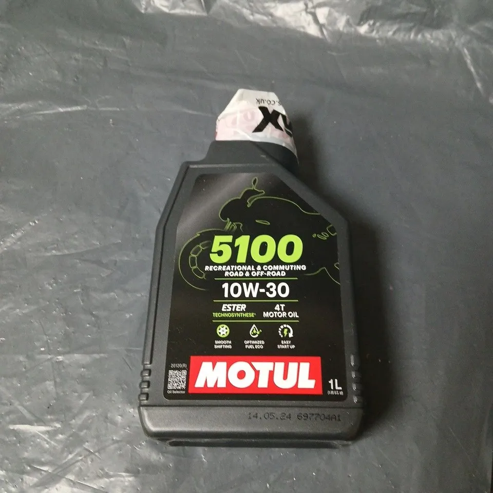 BOX OF APPROXIMATELY 20 ASSORTED ITEMS INCLUDING BRIERS GLOVES , MOTUL MOTOR OIL AND PHILIPS WATER FILTER 