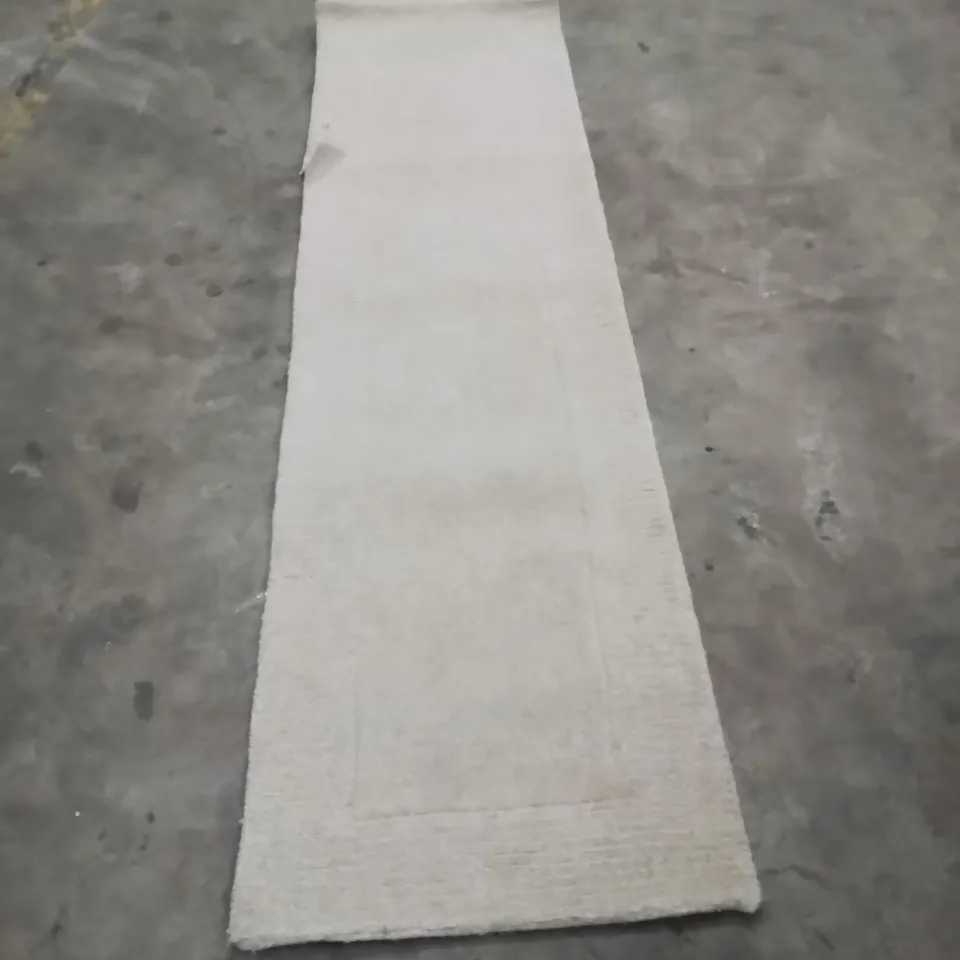 QUALITY DESIGNER AREA RUG - APPROXIMATELY 230X60CM