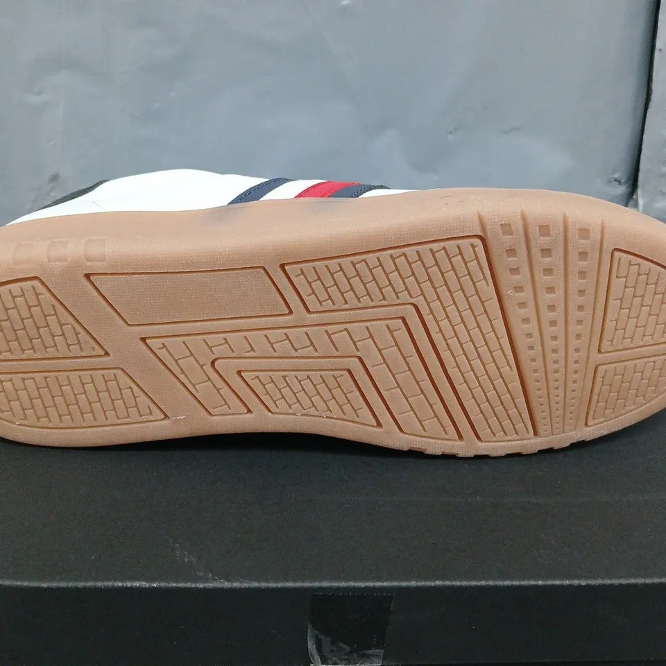 TOMMY HILFIGER SIZE 41 