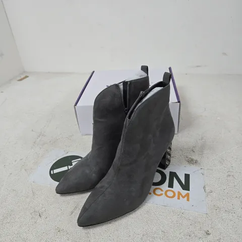 LOTUS LORI ULB386 GREY SUEDE ANKLE BOOTS – UK 8