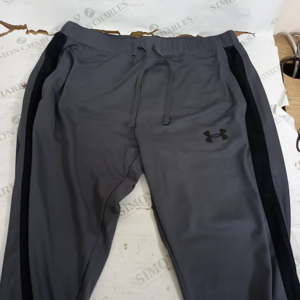 UNDER ARMOUR DARK GREY TRACKSUIT PANTS - XL