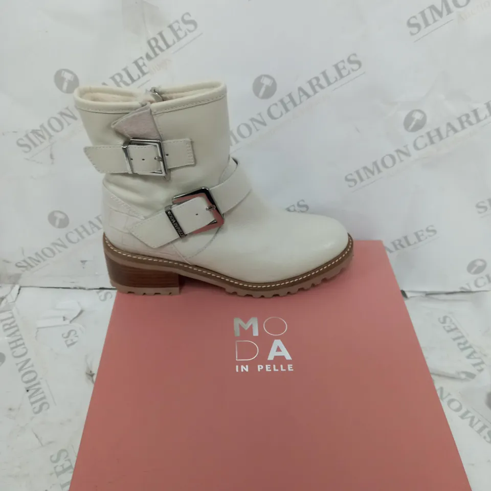 BOXED MODA IN PELLE CORNELIA BIKER BOOTS, CREAM - SIZE 6