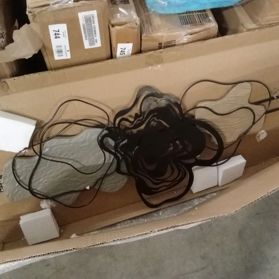 BOXED HANDMADE ABSTRACT WALL DECOR ON IRON (1 BOX)