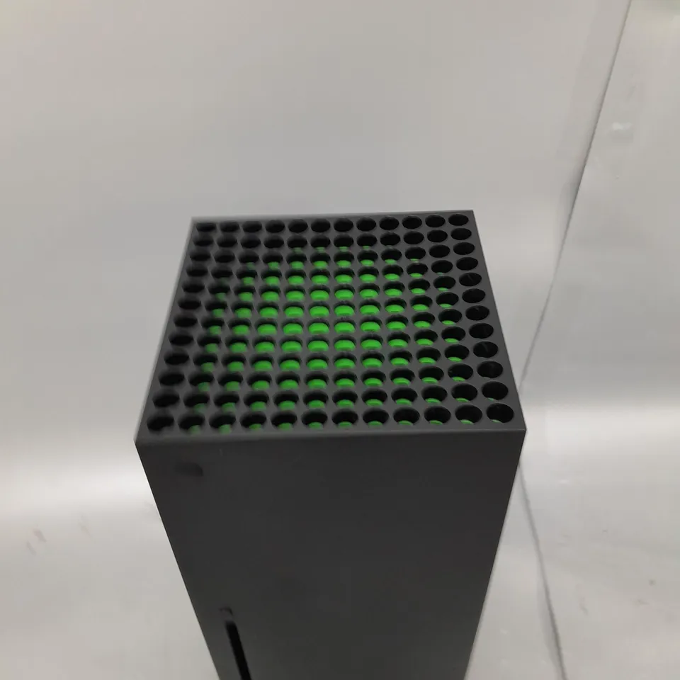 BOXED XBOX SERIES X GAMES CONSOLE WITH CONTROLLER