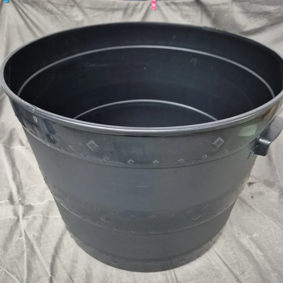 AREN LARGE BLACKSMITH TUB 
