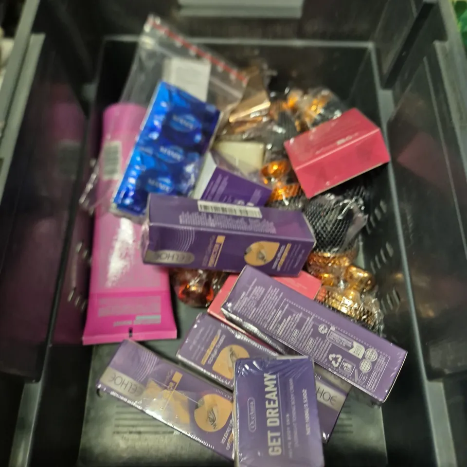 APPROXIMATELY 20 HEALTH AND BEAUTY PRODUCTS TO INCLUDE PHIL SMITH MOISTURE BOOST SHAMPOO, AKT DEODORANT BALM AND BATH ROCKS