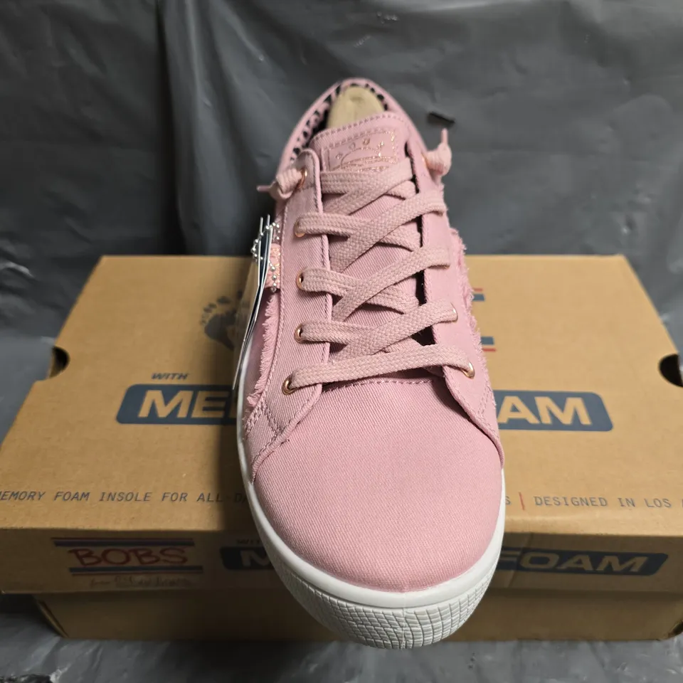 BOXED SKECHERS BOBS EXTRA CUTE 2  - UK 6 