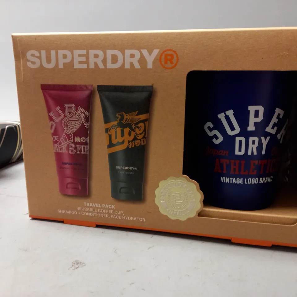 BOXED SUPERDRY TRAVEL PACK