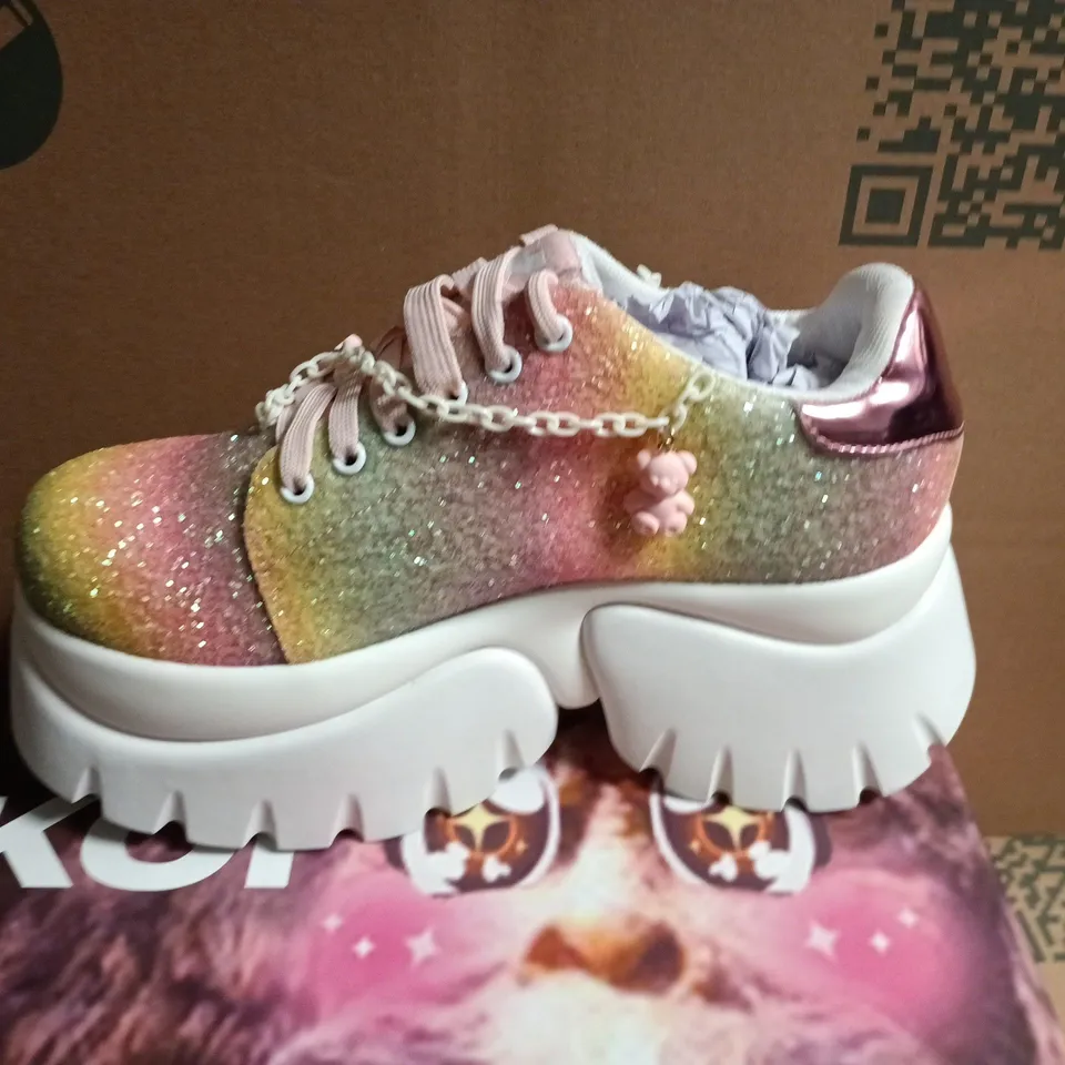BOXED KOI KIDS' GLITTER RAINBOW PLATFORM SNEAKERS IN PINK/GOLD GRADIENT - UK 6
