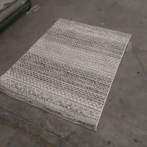 QUALITY DESIGNER AREA RUG - APPROXIMATELY 160 x 119cm