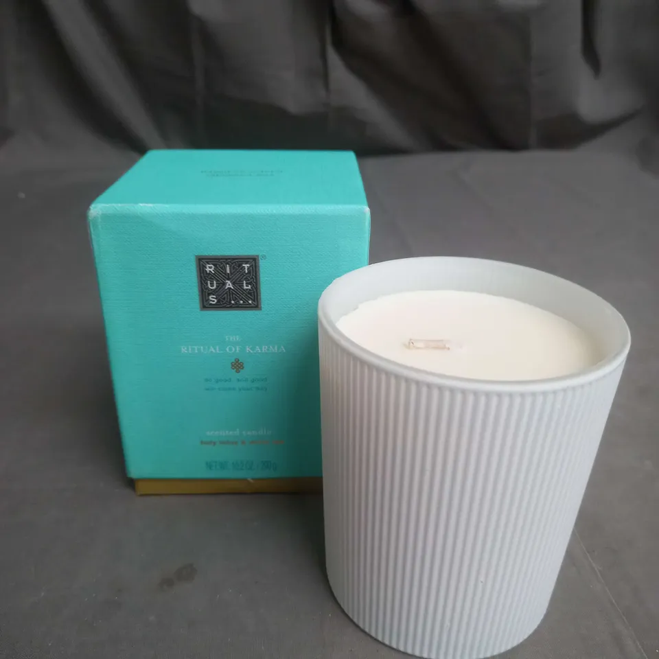 BOXED THE RITUAL OF KARMA SCENTED CANDLE IN HOLY LOTUS & WHITE TEA 290G
