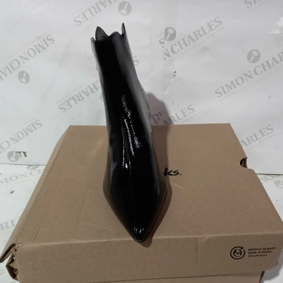 BOXED PAIR OF CLARKS SIDE ZIP LOW HEELED ANKLE BOOTS IN BLACK UK SIZE 7