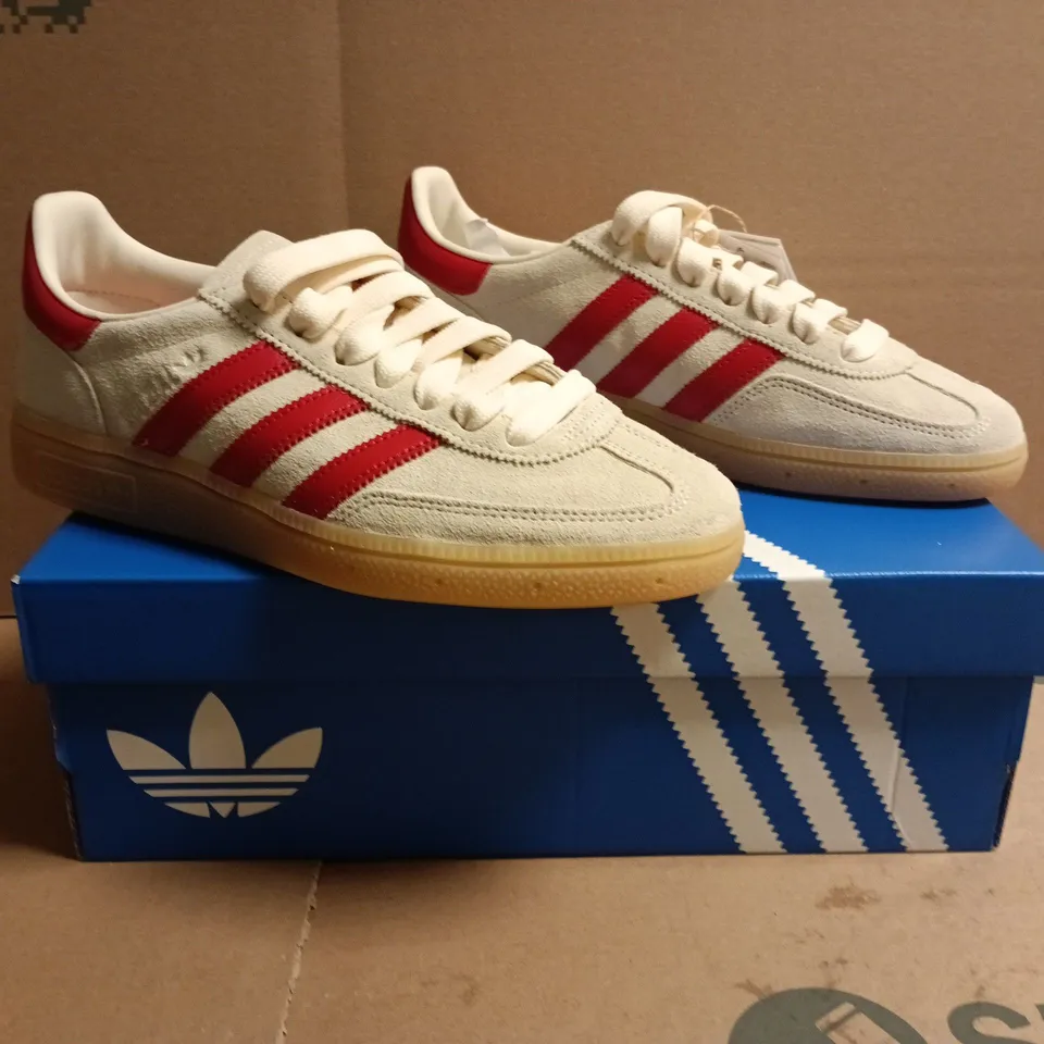BOXED PAIR OF ADIDAS HANDBALL SPEZIAL TRAINERS IN WHITE/RED SIZE UK 6.5