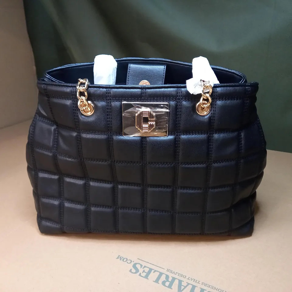 CARVELA BLACK HANDVAG WITH GOLD EFFECT CHAIN HANDLES