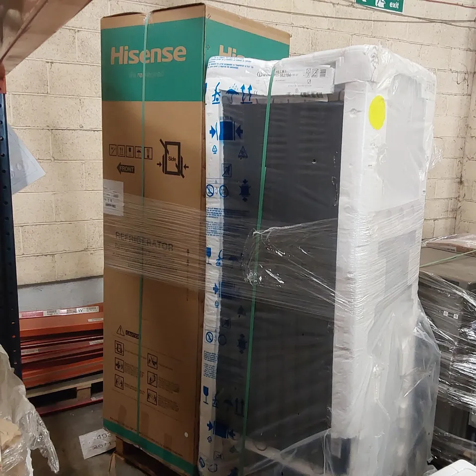 PALLET OF APPROXIMATELY 4 ASSORTED ITEMS INCLUDING: