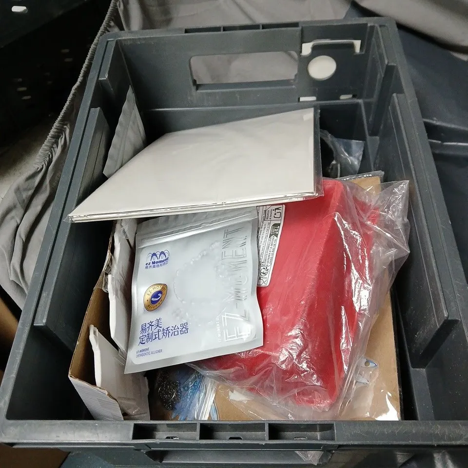 APPROXIMATELY 15 ASSORTED HOUSEHOLD ITEMS TO INCLUDE SPORTS WATER BOTTLE, FOX REPELLENT, YARN, WATER FILTER ELEMENT ETC