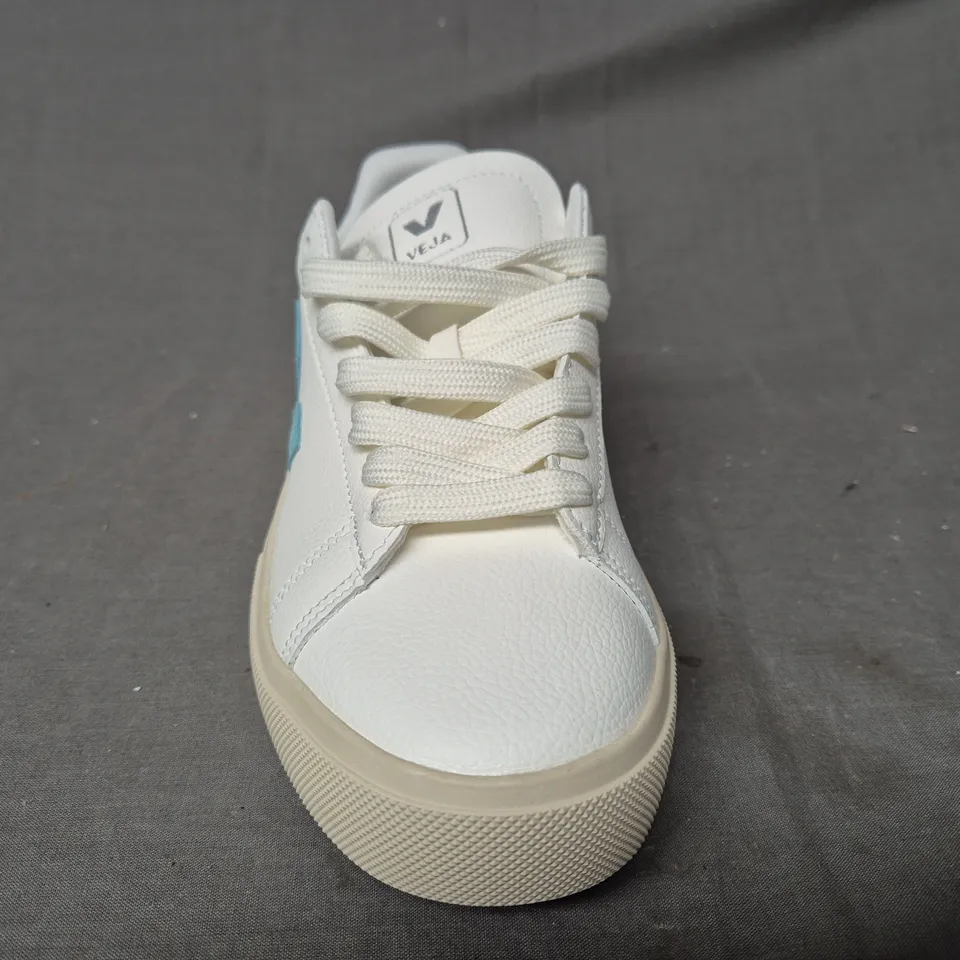 BOXED PAIR OF VEJA SHOES IN WHITE/GREEN UK SIZE 5