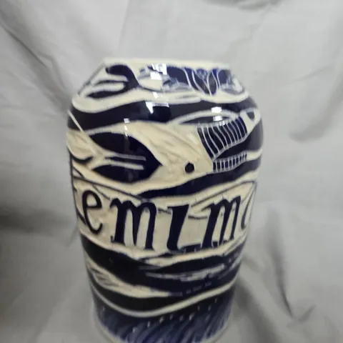 CERAMIC DECORATIVE VASE 