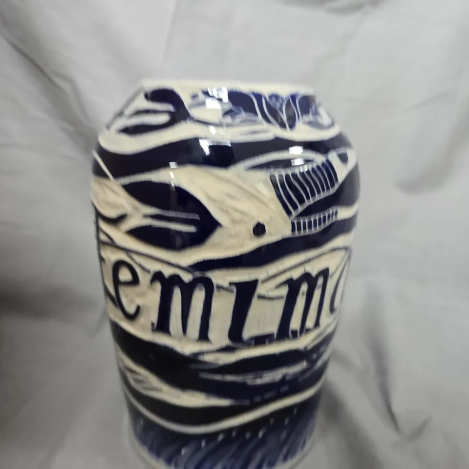 CERAMIC DECORATIVE VASE 