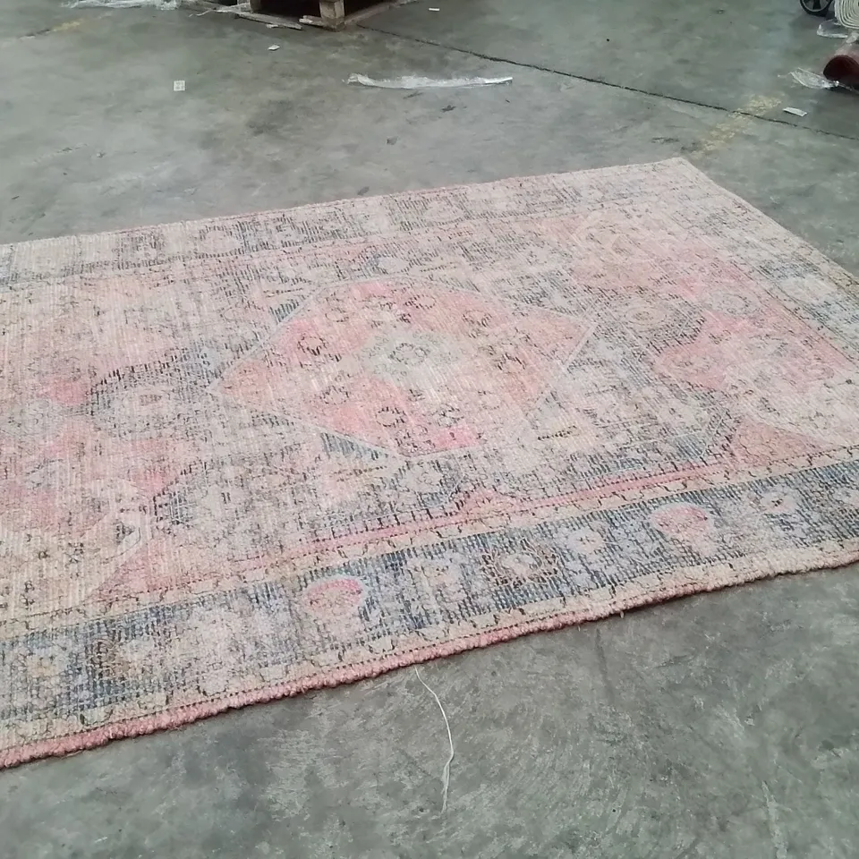 QUALITY DESIGNER AREA RUG - APPROXIMATELY 230X170CM