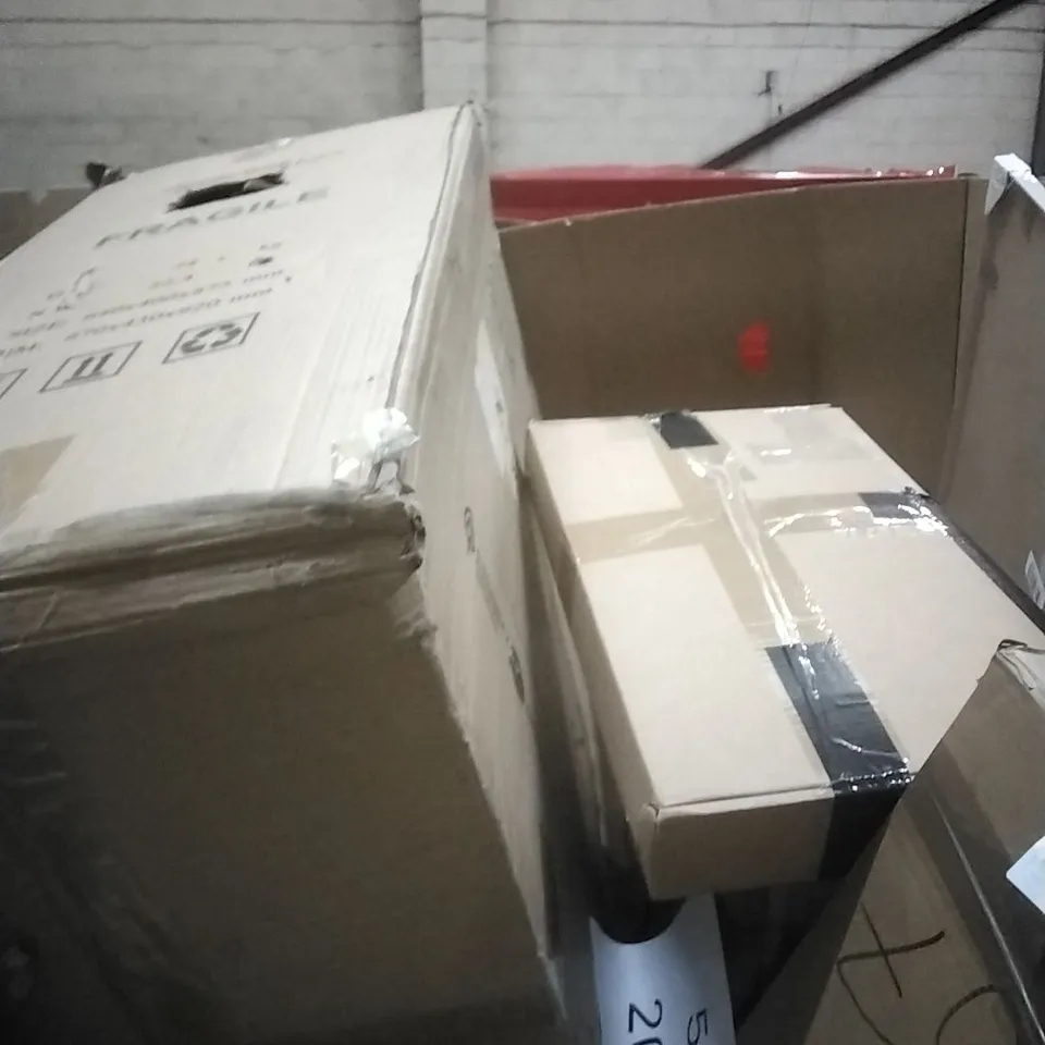 PALLET OF ASSORTED ITEMS TO INCLUDE; CEILING FAN WITH LIGHT, SUITCASE 