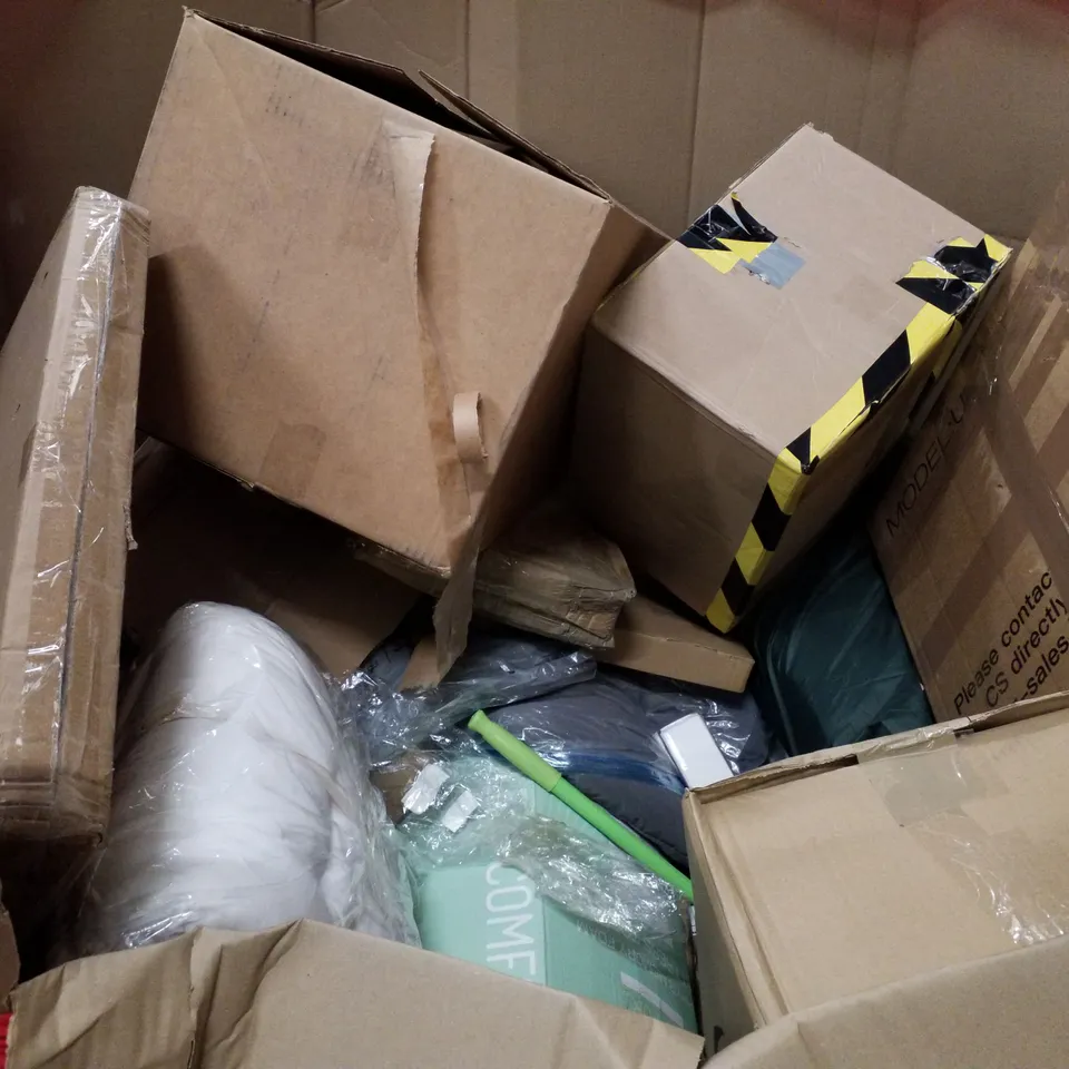 PALLET OF ASSORTED PRODUCTS INCLUDING DOG POTTY TOILET, HEAVY DUTY CLOTHING RACK, MATTRESS TOPPER 