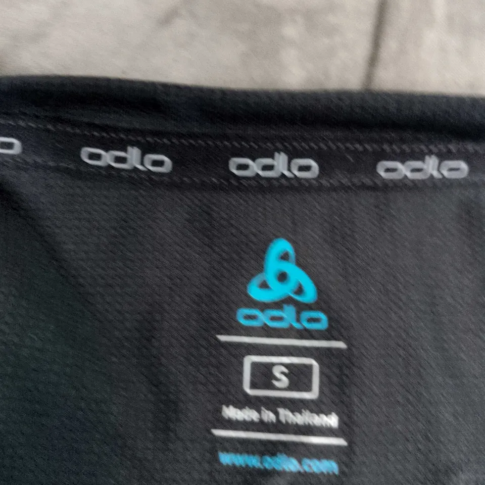 ODLO THE ZEROWEIGHT CHILL-TEC TEE IN BLACK – SIZE S