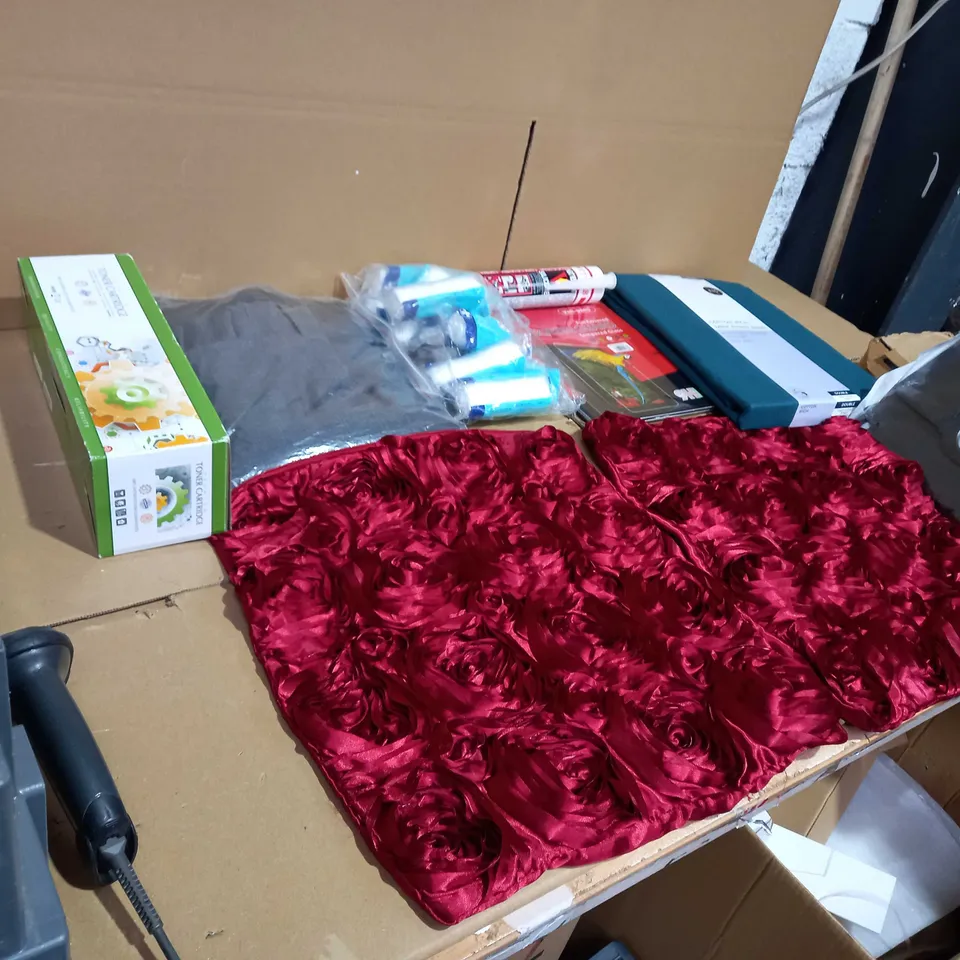 BOX OF APPROXIMATELY 20 ASSORTED ITEMS TO INCLUDE A TONER CARTRIDGE, 2 CUSHION COVERS, DRESSING KIT SET AND A FULL COVERED SCREEN GUARD
