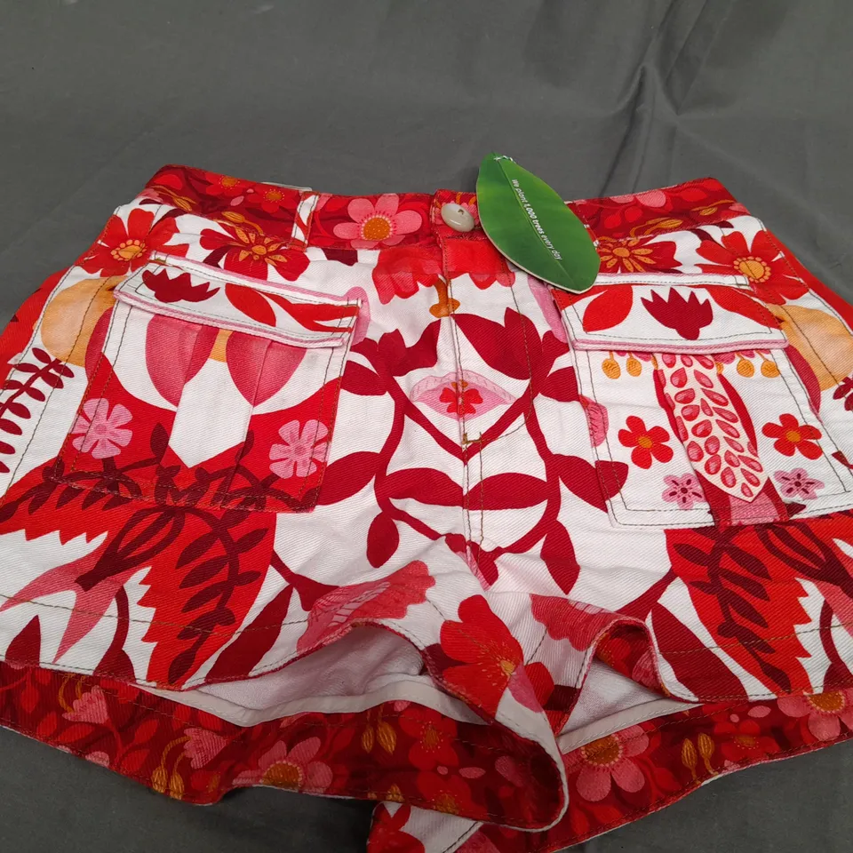 FARM ROMANTIC ORCHARD POCKETS SHORTS - SIZE 28