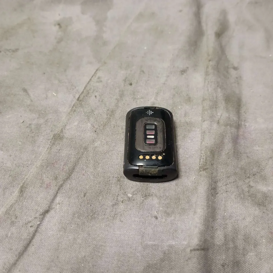 FITBIT CHARGE 5 BOXED. MISSING STRAPS