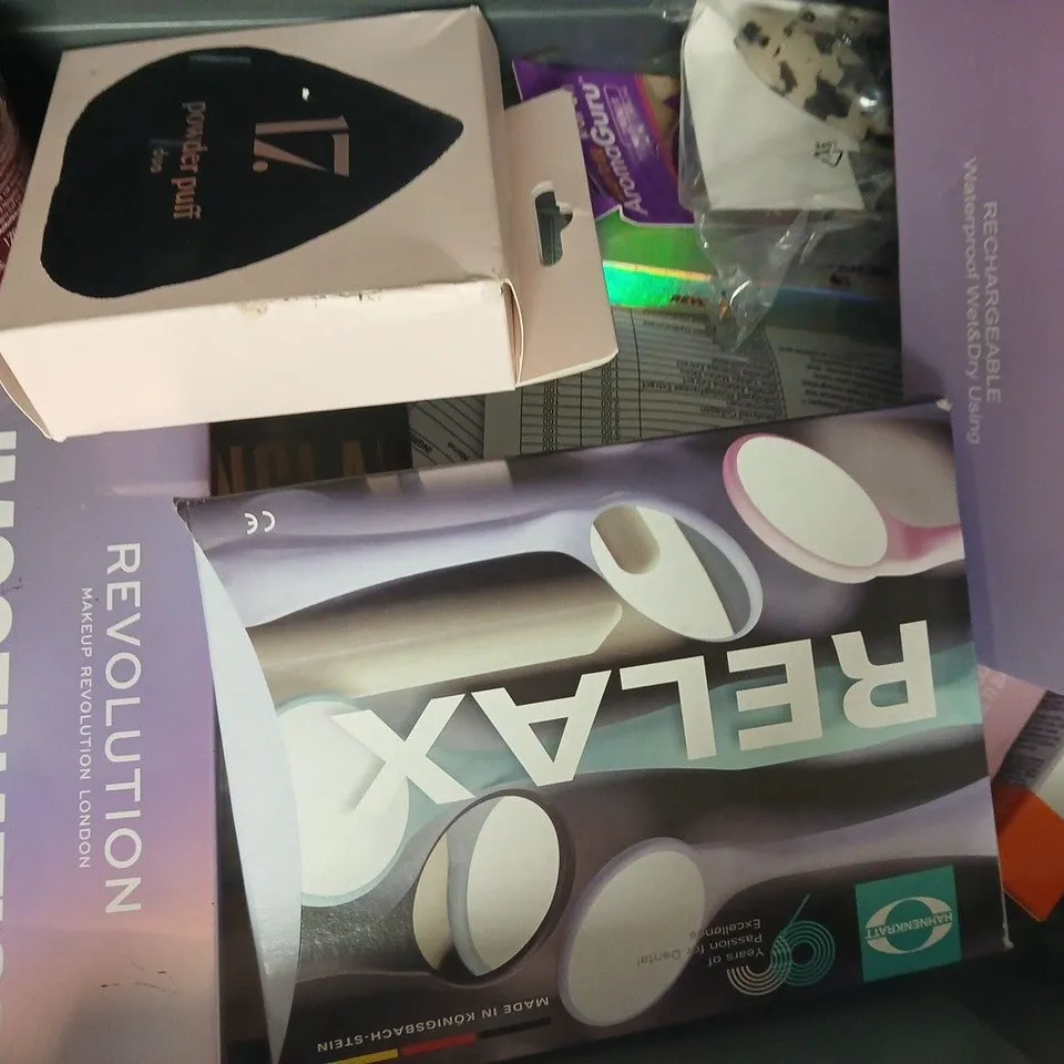 APPROXIMATELY 15 ASSORTED COSMETIC ITEMS INCLUDING VARIOUS MAKES AND BRANDS - COLLECTION ONLY