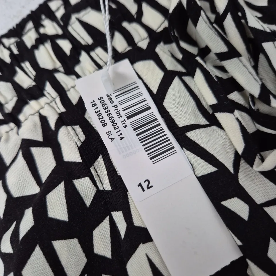 CLASSIC UK 12 WOMEN'S TROUSERS - 27IN LEG - BLACK & WHITE GEOMETRIC PRINT