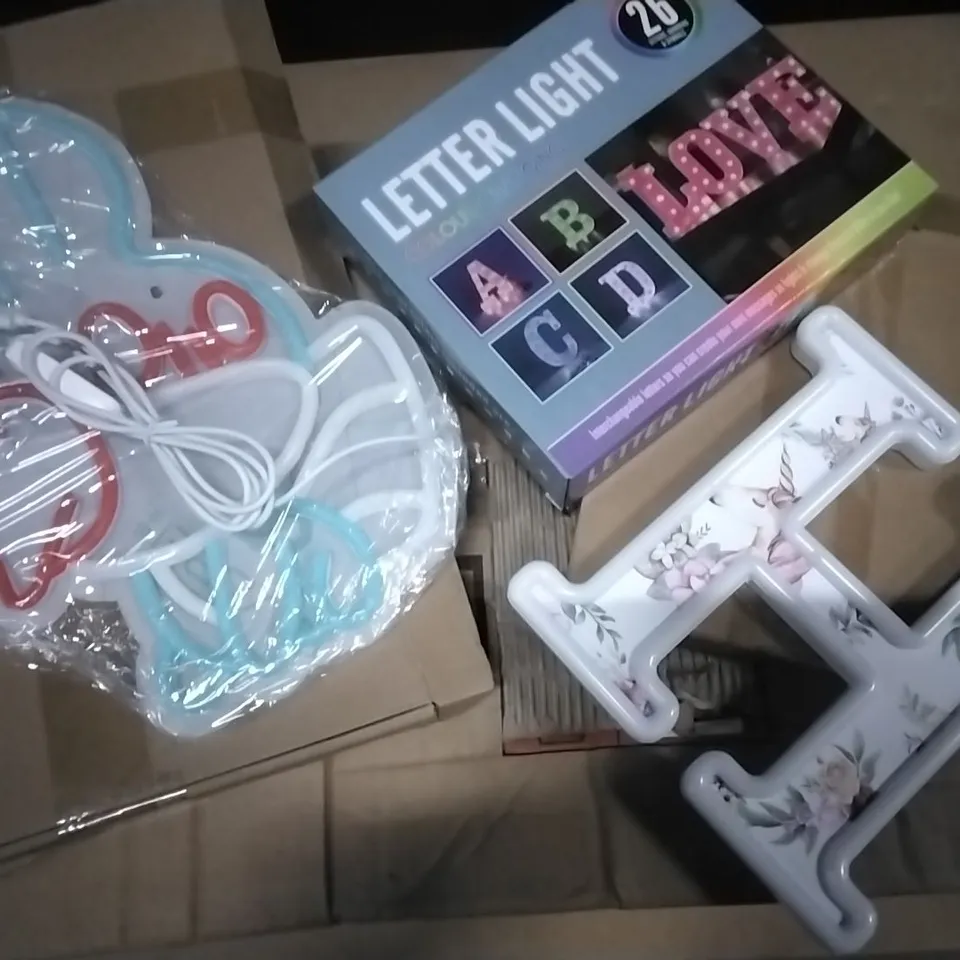 PALLET TO CONTAIN VARIOUS LIGHTS 