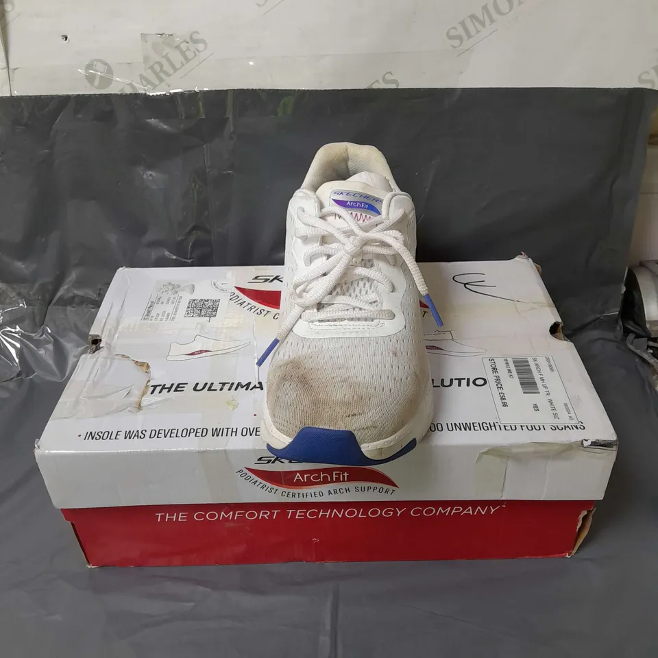 SKECHERS ARCHFIT WHITE TRAINERS SIZE 7