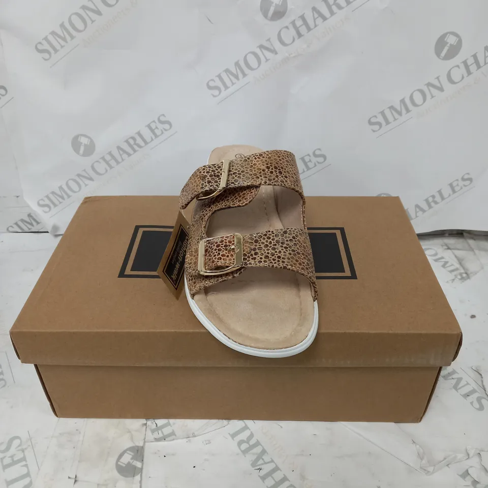 BOXED PAIR OF CUSHION WALK STRAPPY SANDALS IN GOLD - SIZE 3