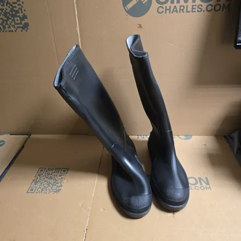 DUNLOP RUBBER WELLINGTON BOOTS – BLACK, KNEE-HIGH - UK SIZE 10